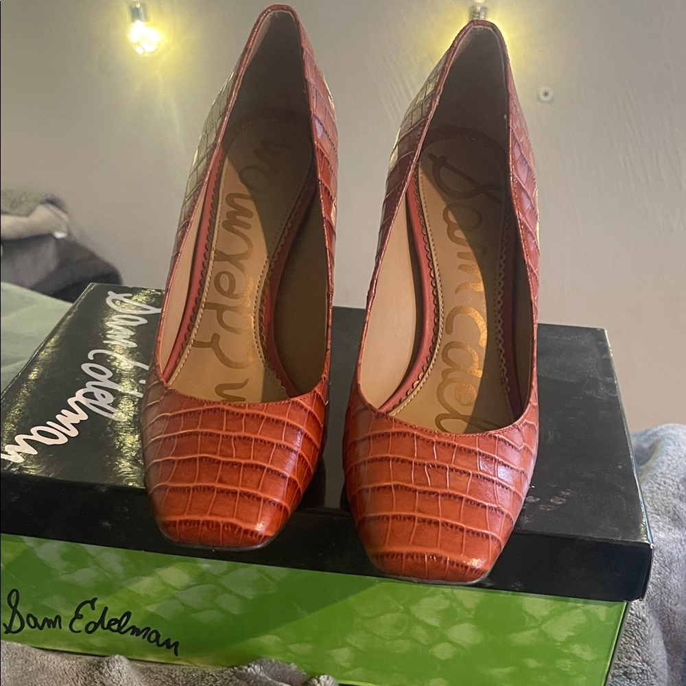 Sam Edelman Women's Rust Colored Croc-Embossed Heels